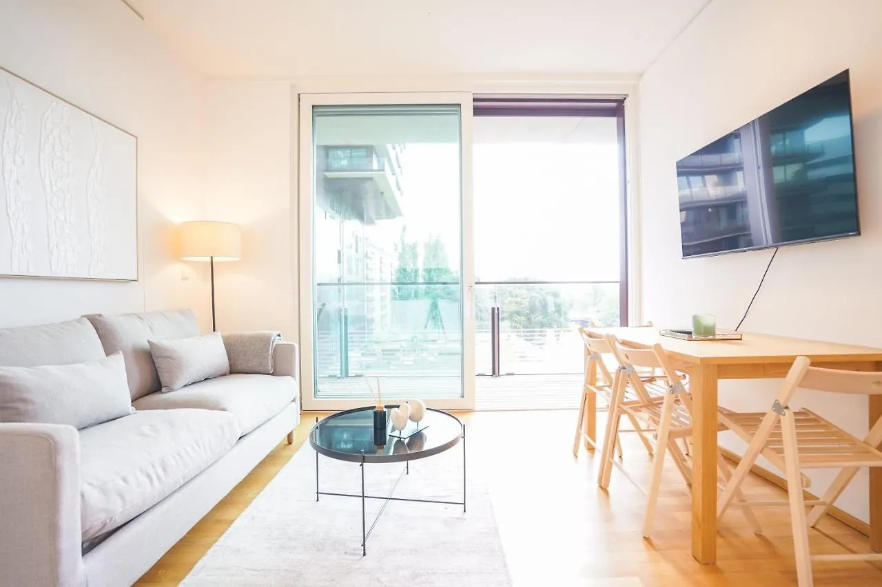 Apartment Suite In High-Rise On The Danube Vienna