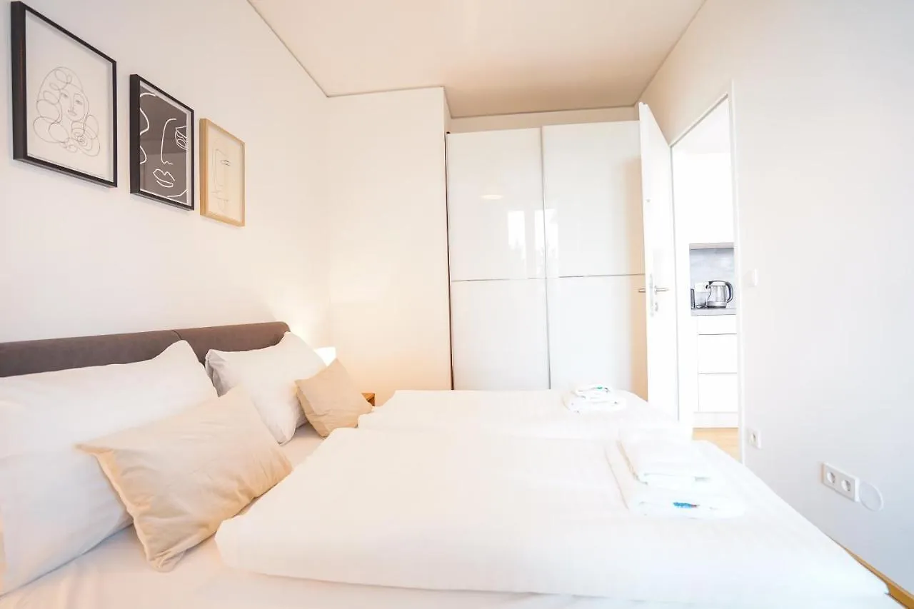 Suite In High-Rise On The Danube Vienna