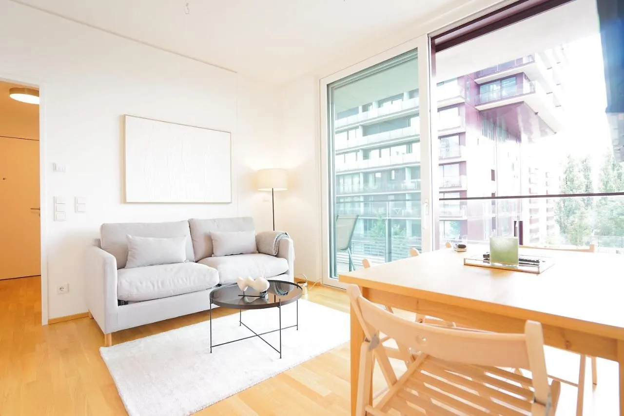 Suite In High-Rise On The Danube Vienna Apartment