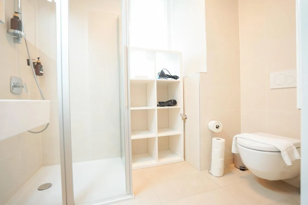 Suite In High-Rise On The Danube Vienna Apartment